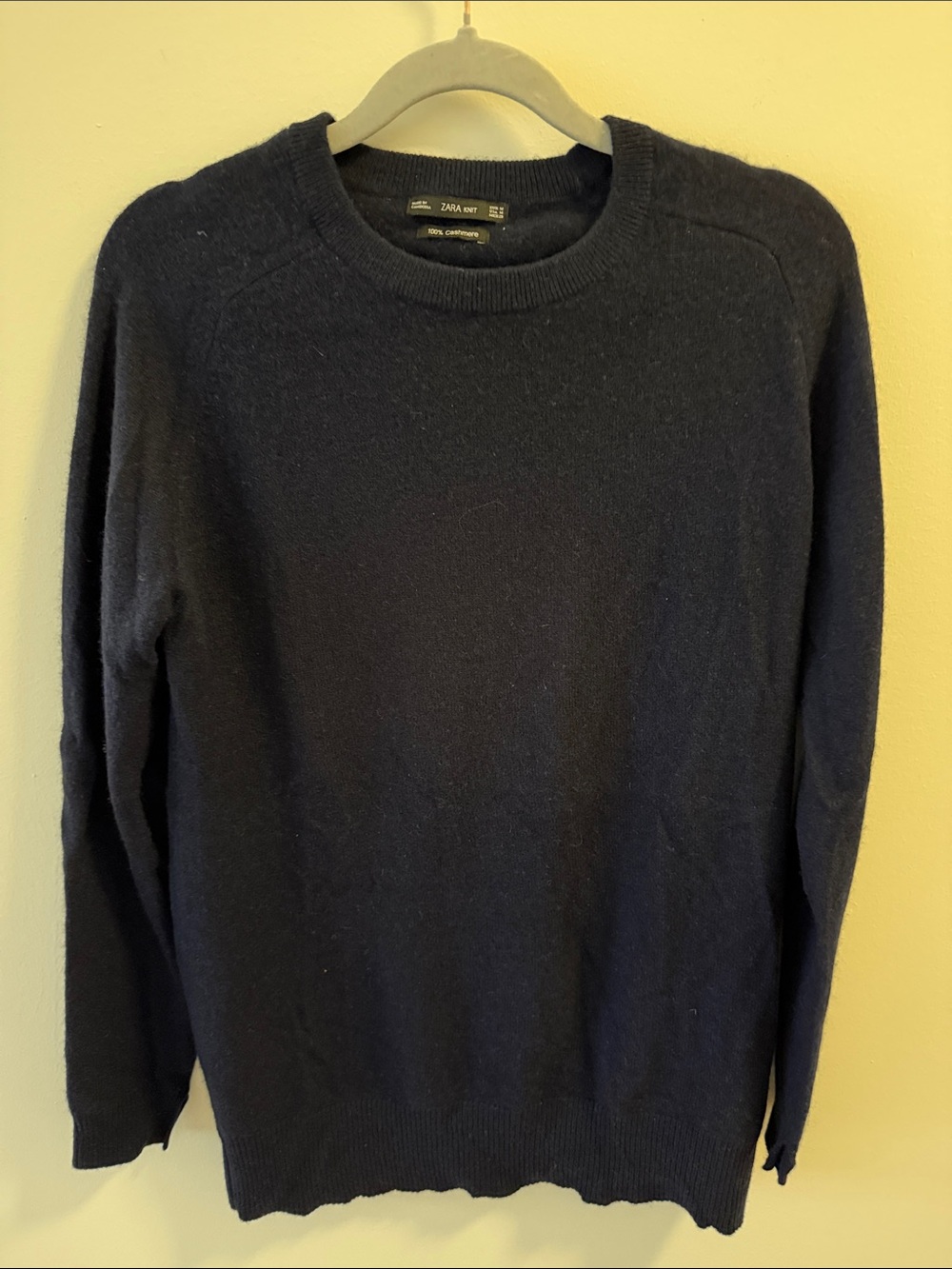 Zara Knit 100% Cashmere Navy Crew Neck Woman’s Sweater. Size Medium.
